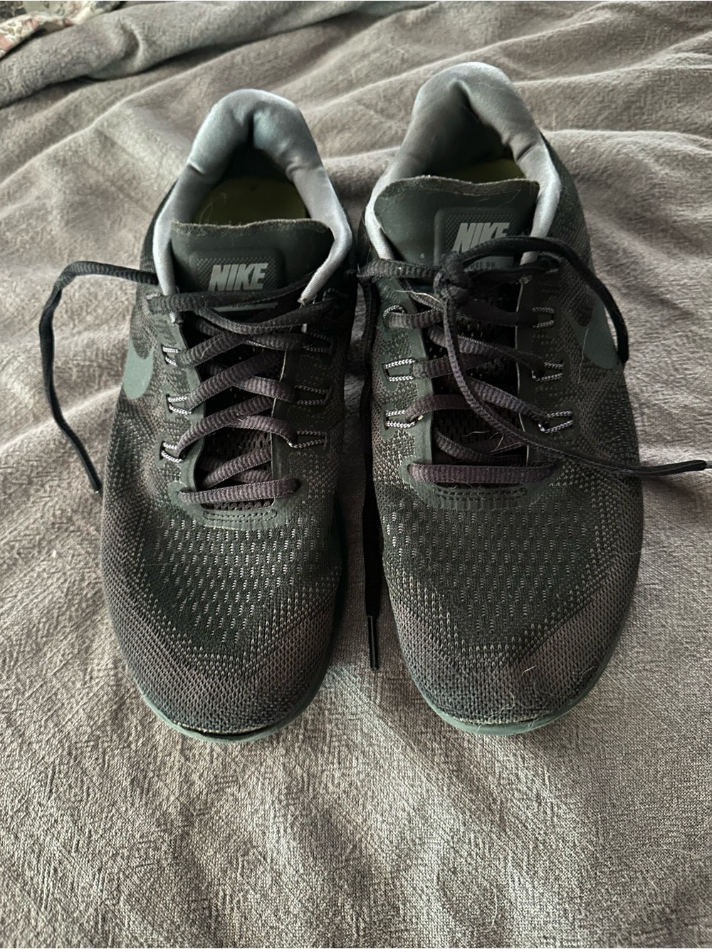 Nike women’s Black Athletic Shoes